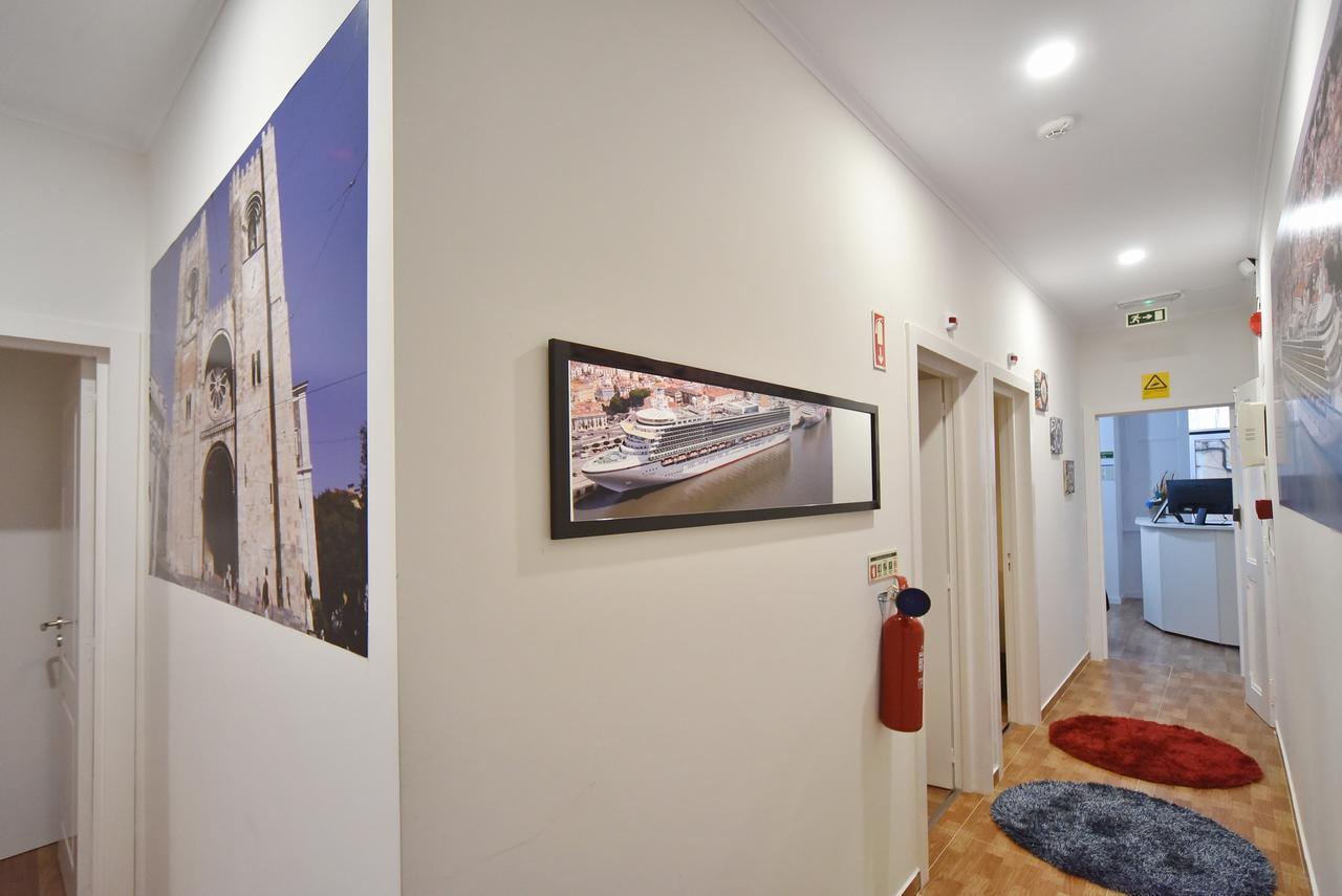 Train Lisbon Hostel Bagian luar foto